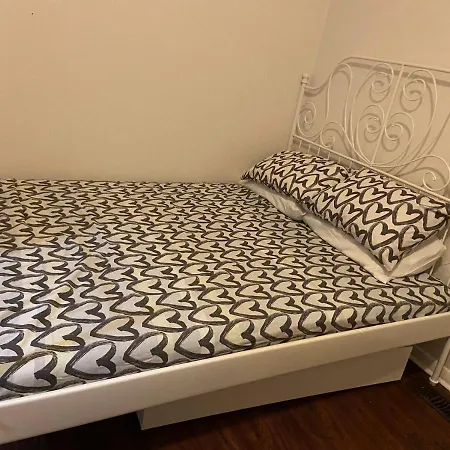 Budget Triple Room With En Suite Bathroom 36A